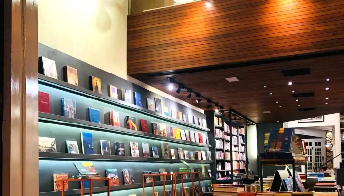 Livraria Das Mares Livraria - Paraty